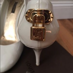 Louis Vuitton Cream Pumps